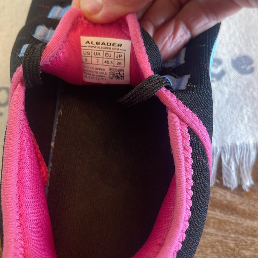 ALEADER Black and Pink Athletic Sneakers - Picture 4 of 11